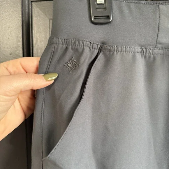 Med Couture Insight Gray Jogger Scrubs Medium Petite Pants EUC - Picture 6 of 10